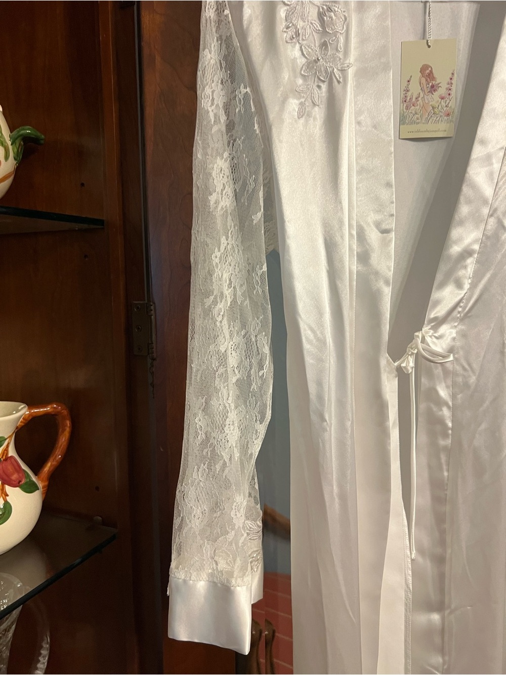 Lily Bloom Ivory Satin Robe with Floral Lace Shoulders - Picture 9 of 11